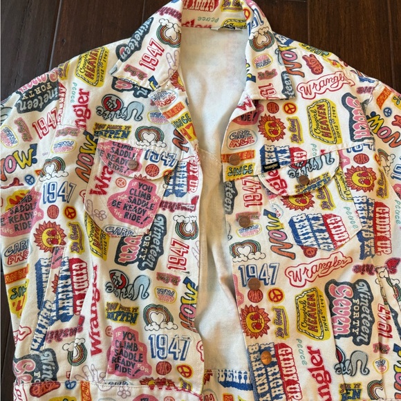 Wrangler Women’s Multi-Colored Pattern Denim Jacket - Picture 4 of 11